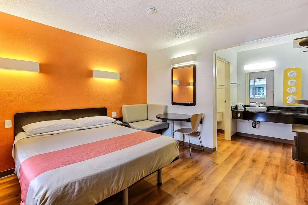Motel 6-Marina, Ca - Monterey Dış mekan fotoğraf