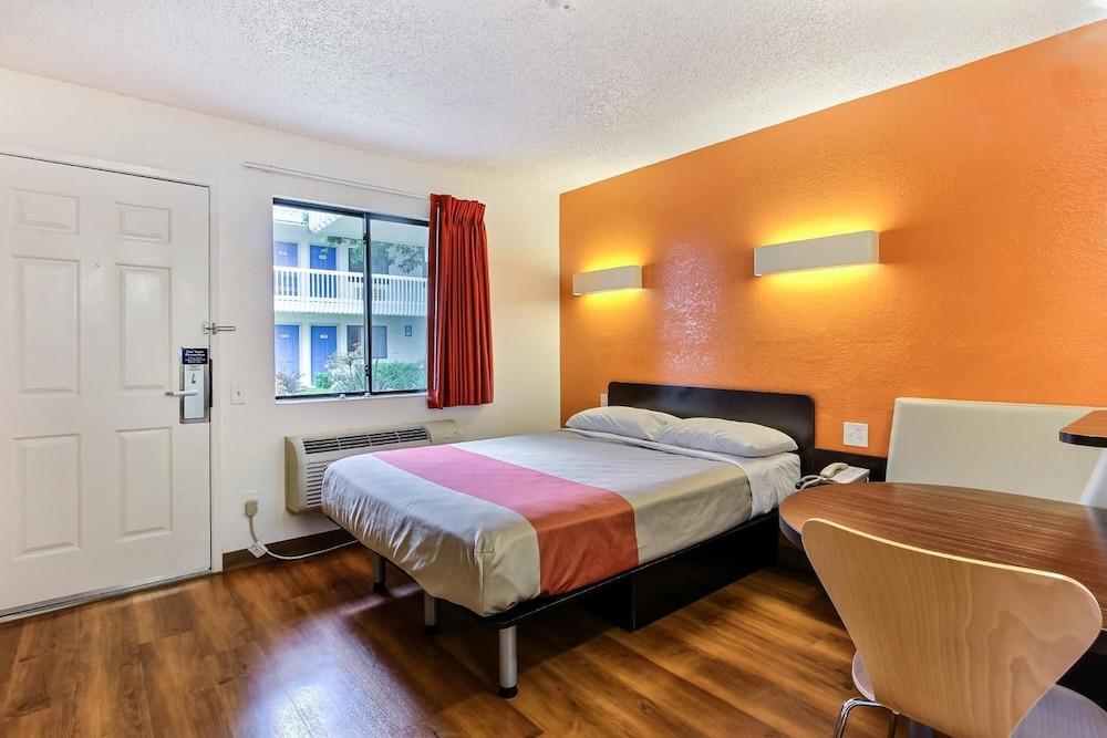 Motel 6-Marina, Ca - Monterey Dış mekan fotoğraf