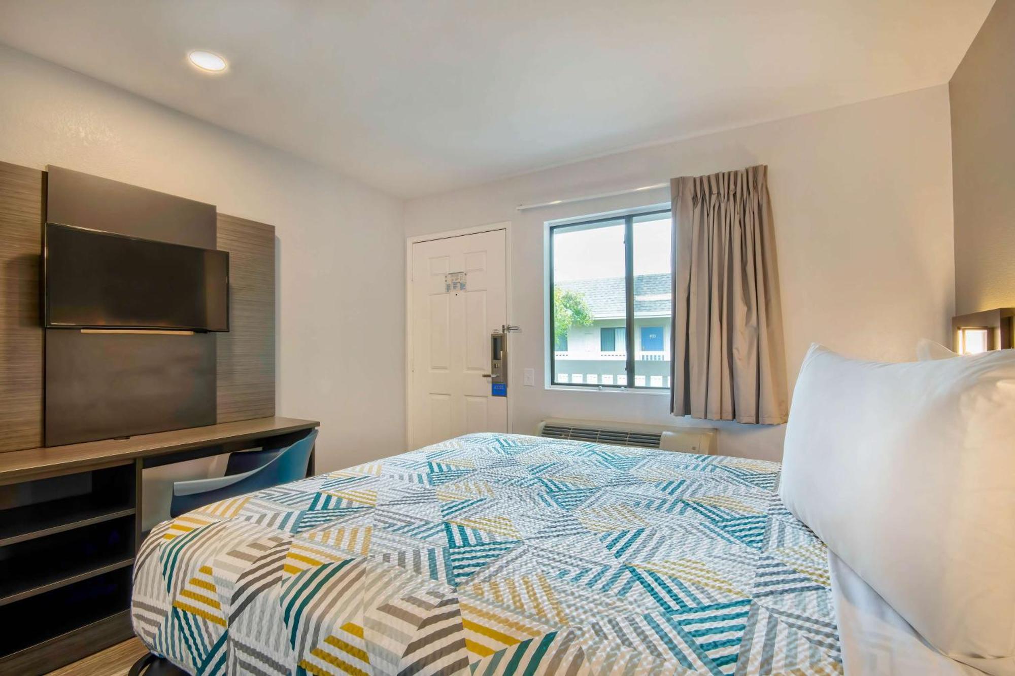 Motel 6-Marina, Ca - Monterey Dış mekan fotoğraf